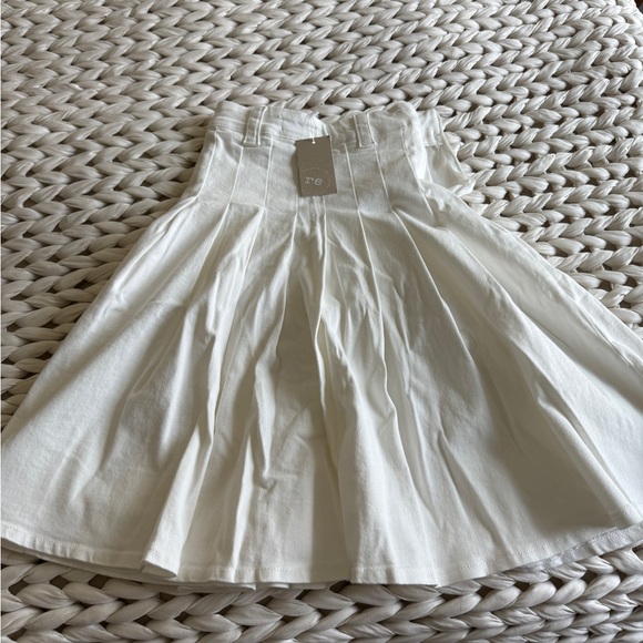 White Denim Knee Length Skirt with Pleats XXS - Picture 1 of 5